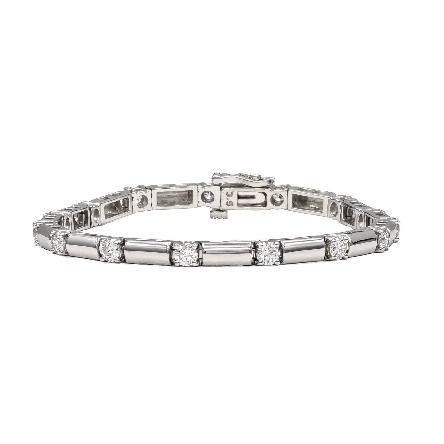 15=2.46 Carat total weight diamond bracelet in 14K white gold