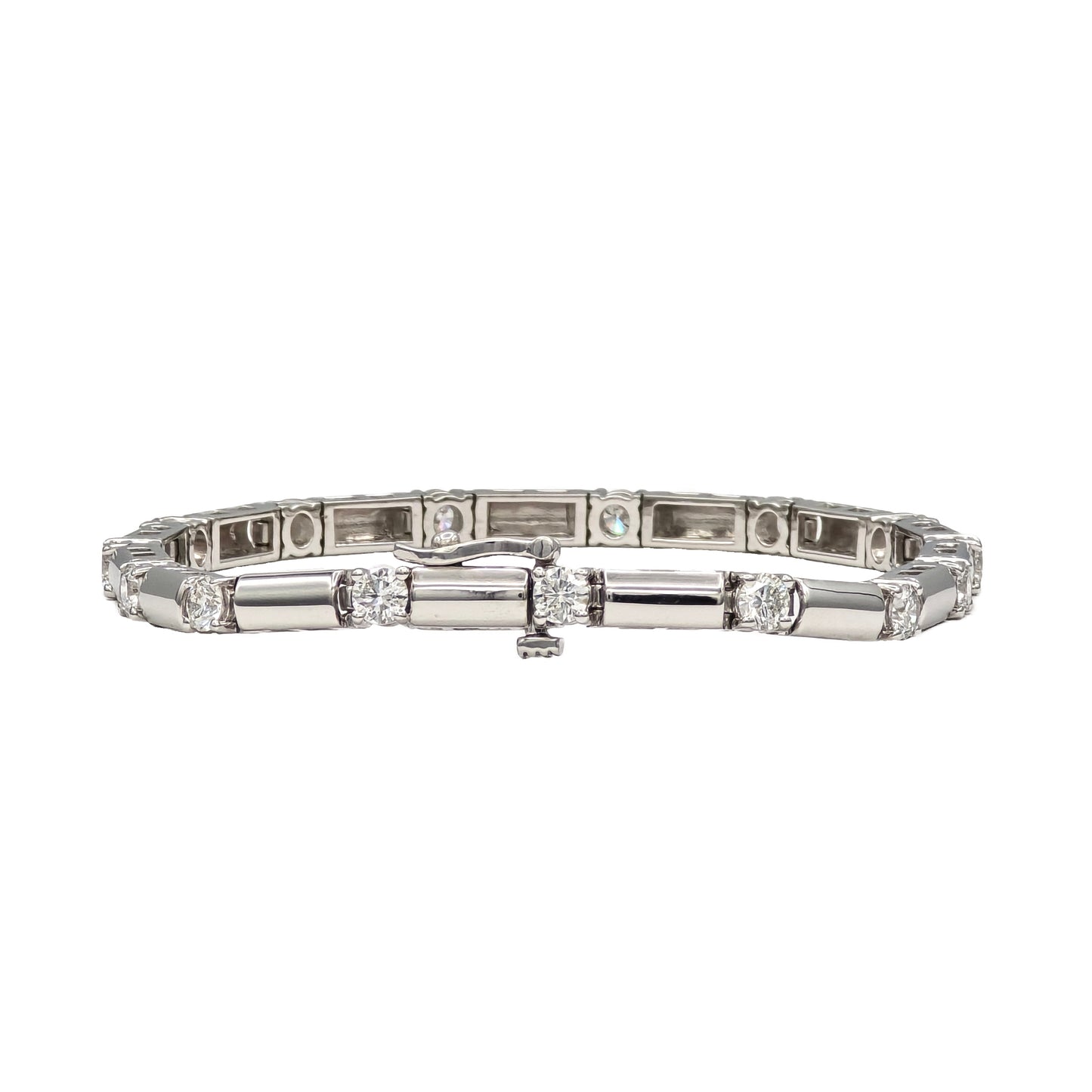 15=2.46 Carat total weight diamond bracelet in 14K white gold