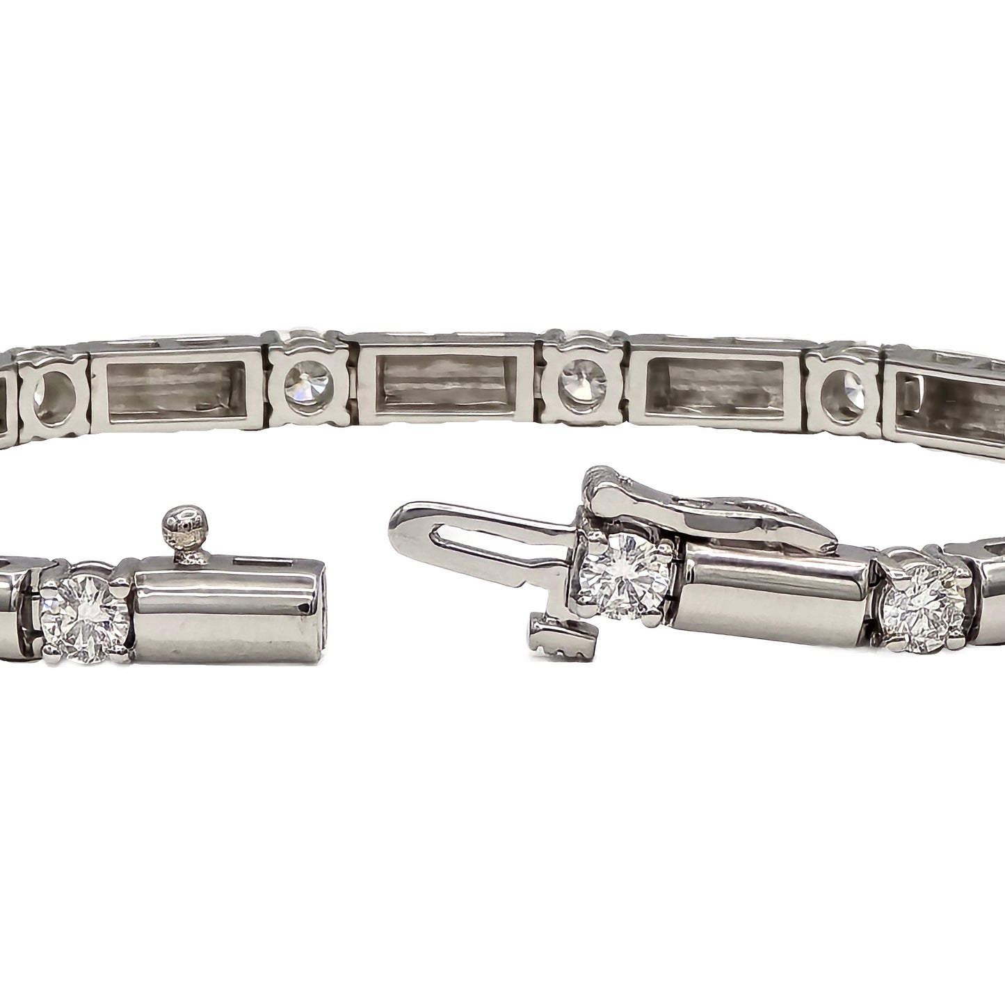 15=2.46 Carat total weight diamond bracelet in 14K white gold