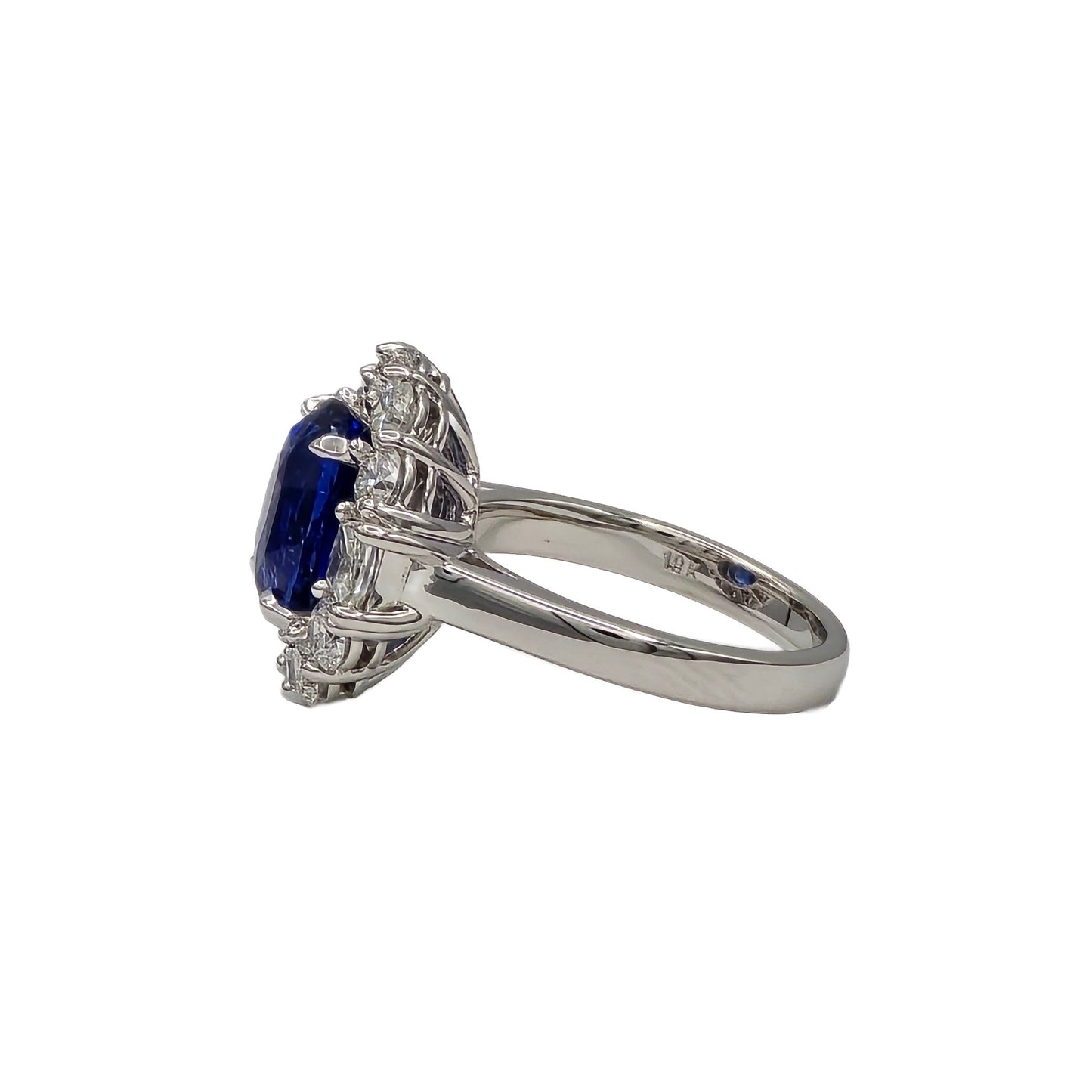5.04 Carat oval sapphire and diamond ring in 18k white gold
