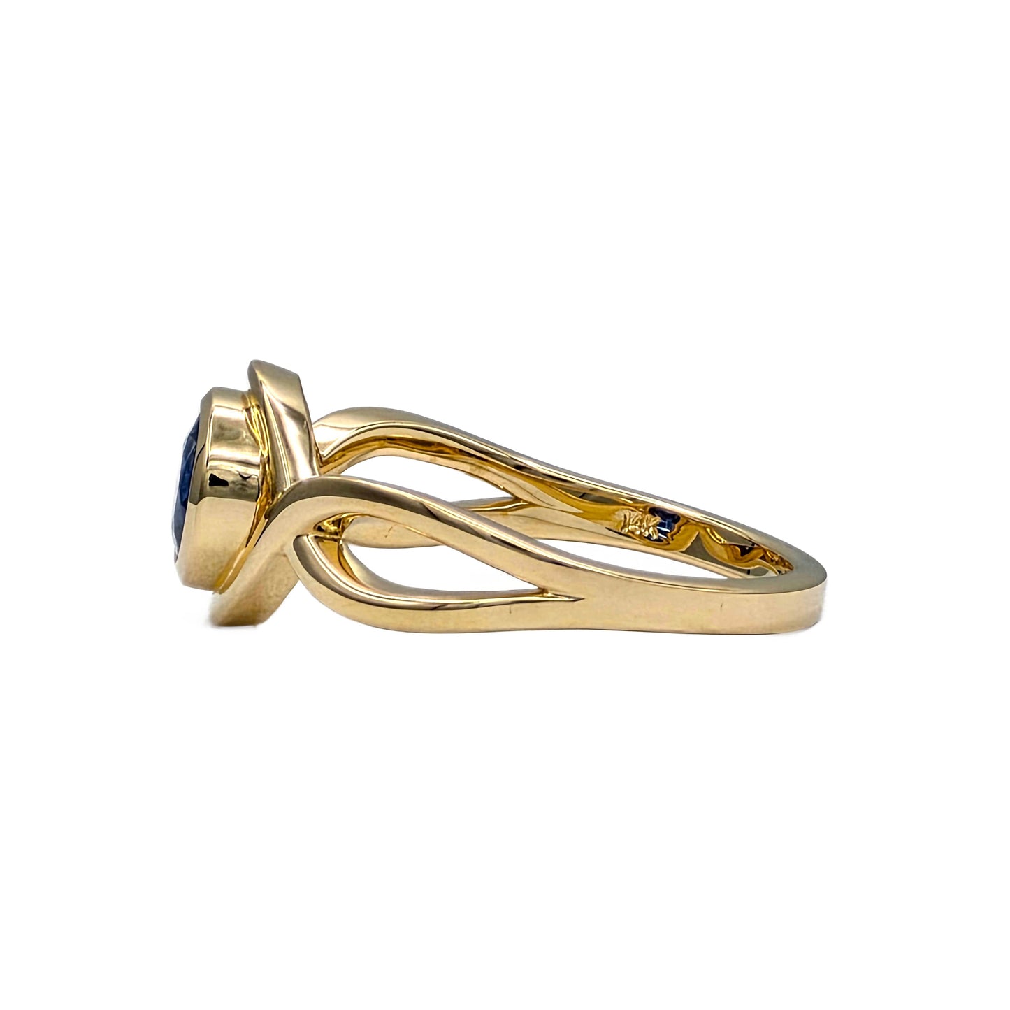 0.86 Carat Round Sapphire Ring in 14K Yellow Gold