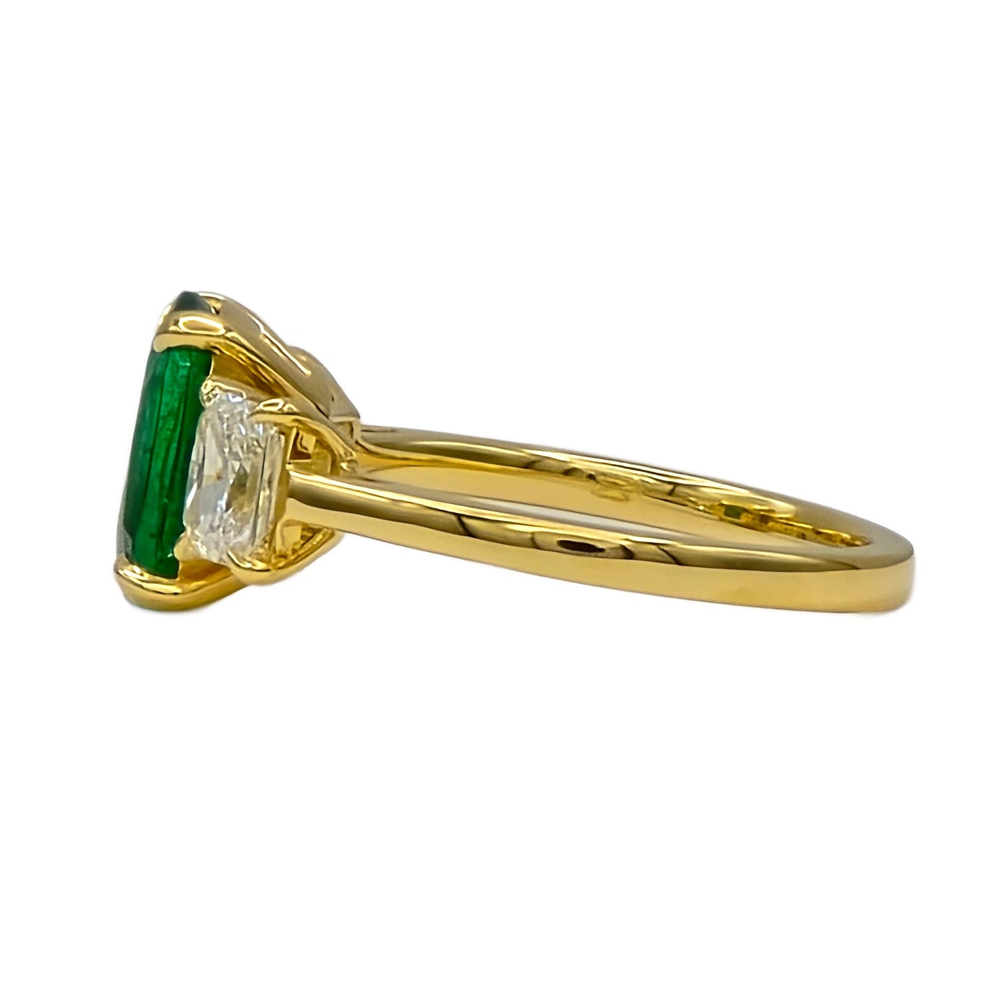 18K yellow gold 2.33ct natural emerald and 2=1.00ctw radiant cut diamond ring