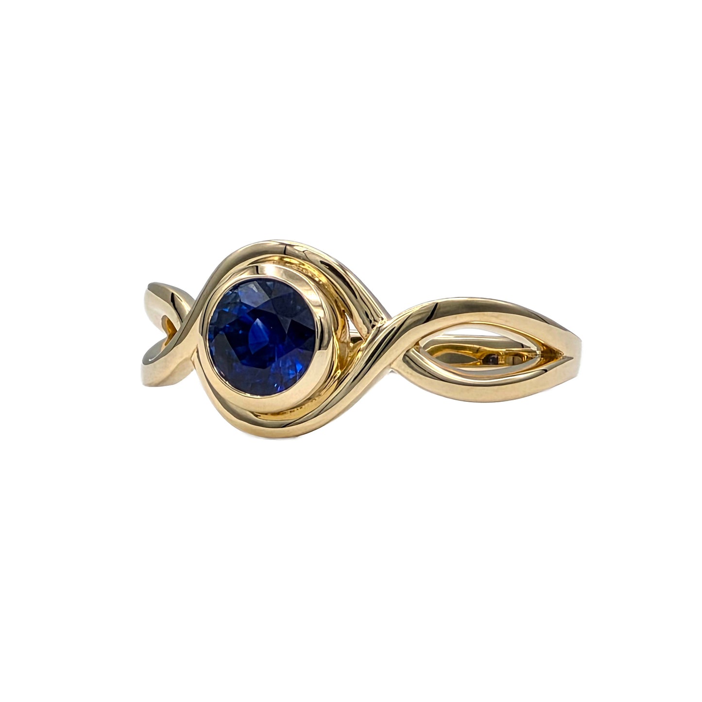 0.86 Carat Round Sapphire Ring in 14K Yellow Gold