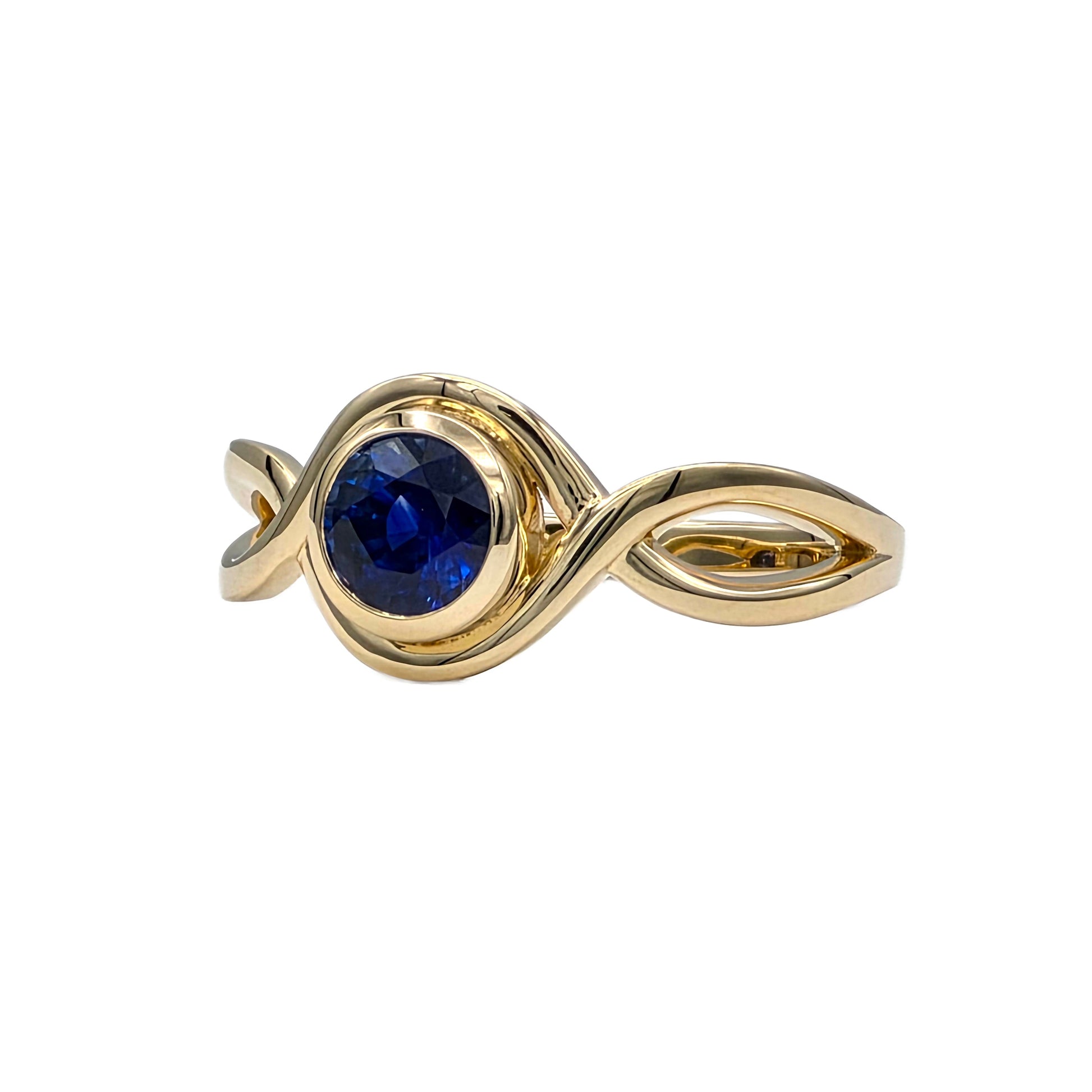 0.86 Carat Round Sapphire Ring in 14K Yellow Gold