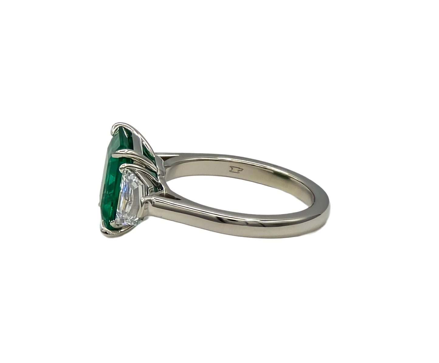 Columbian Emerald and diamond ring with AGL Report