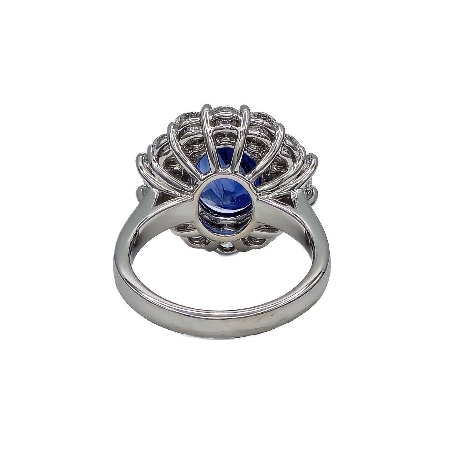 5.04 Carat oval sapphire and diamond ring in 18k white gold