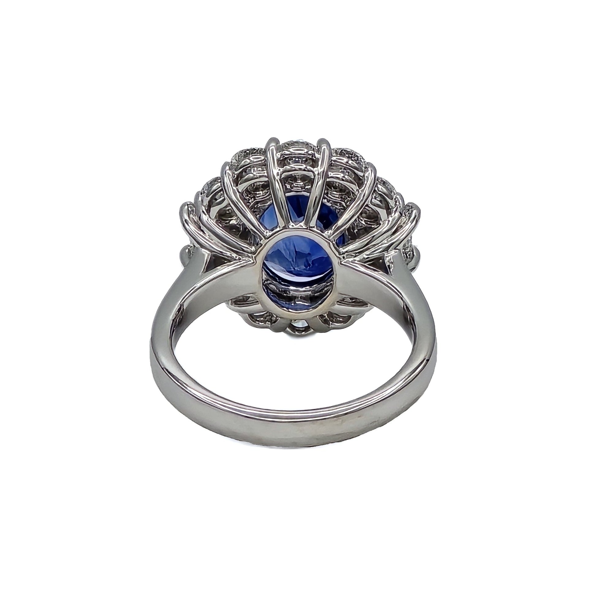 5.04 Carat oval sapphire and diamond ring in 18k white gold