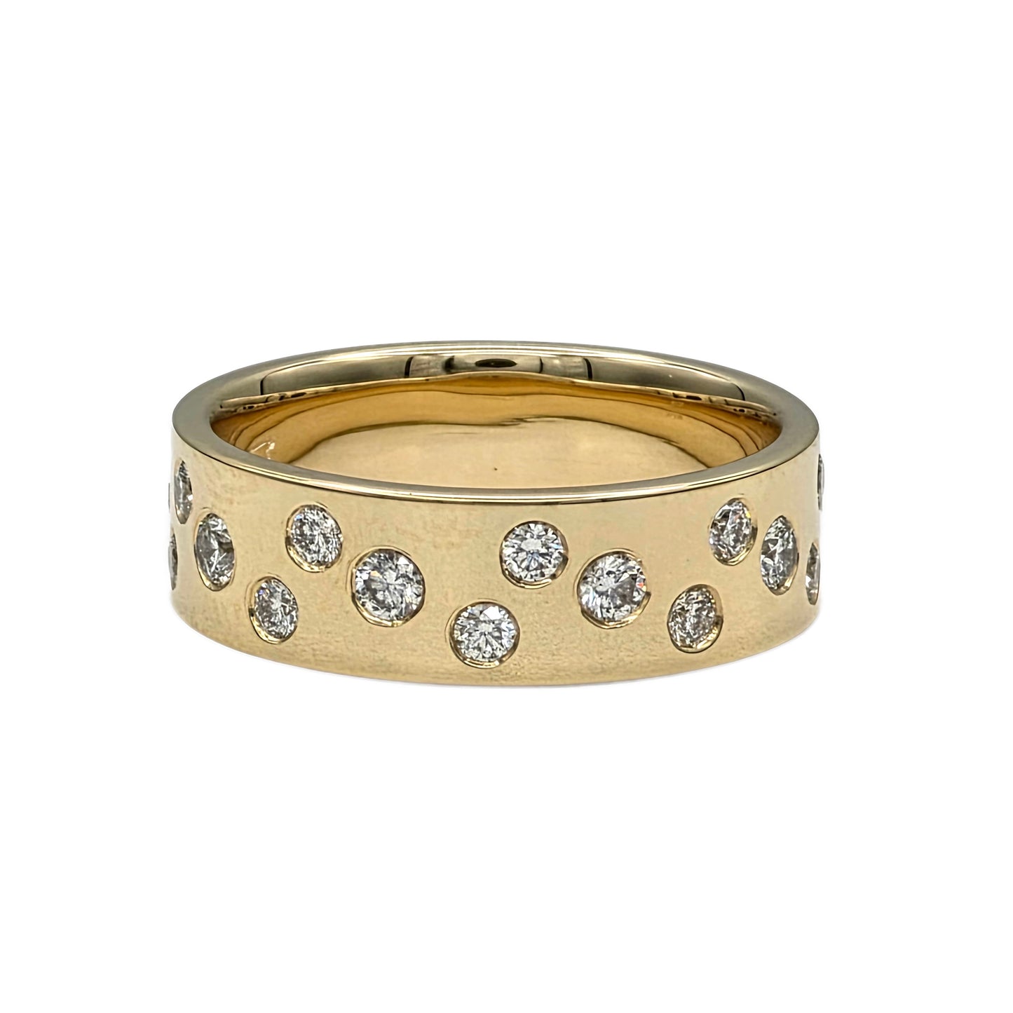 Diamond étoile band in 18k yellow gold