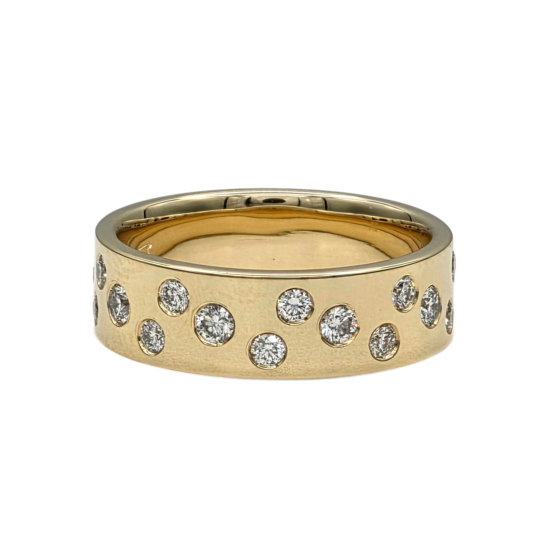 Diamond étoile band in 18k yellow gold